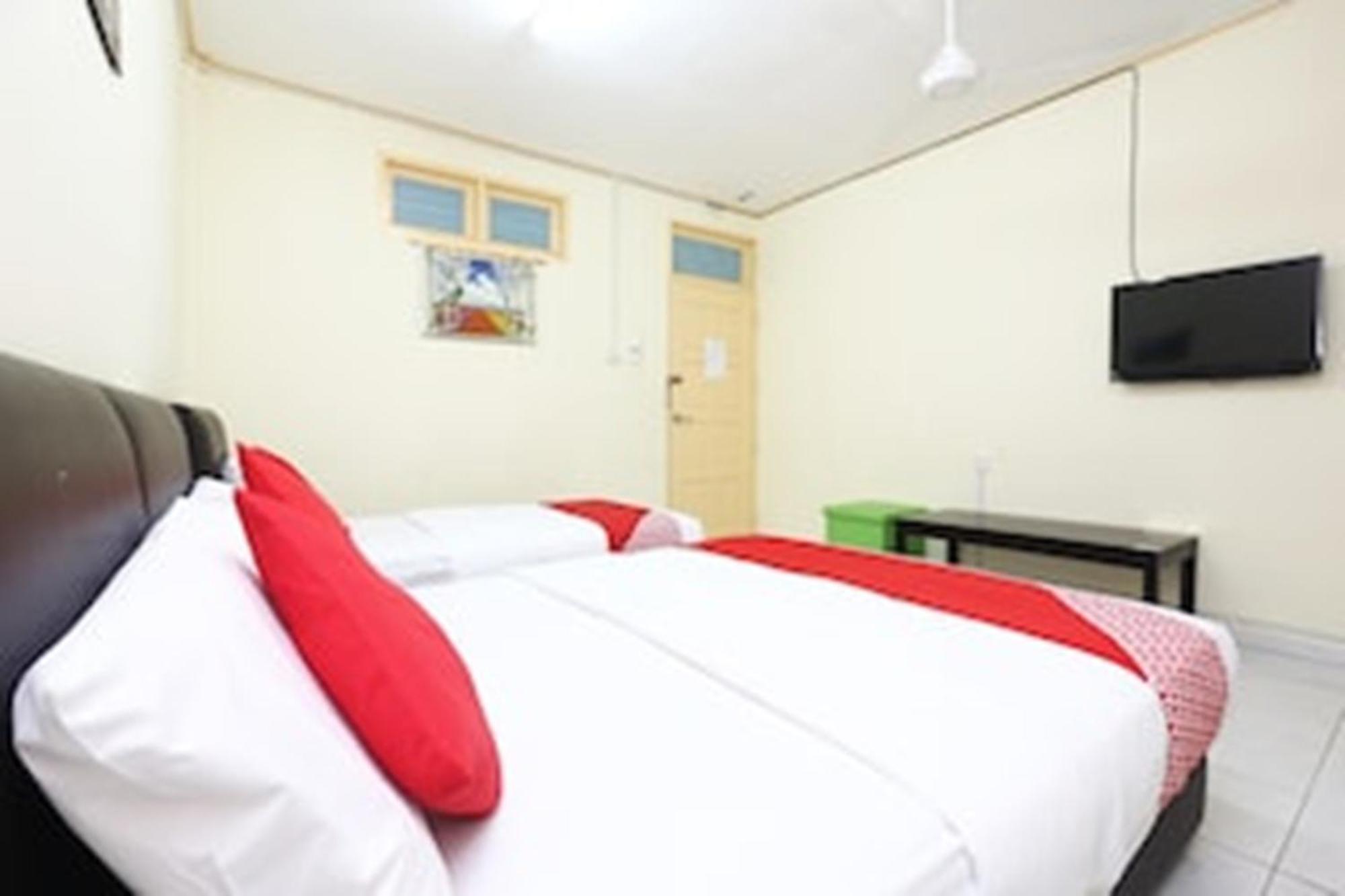 Super Oyo 89640 Hotel Pelangi Marang Exterior foto