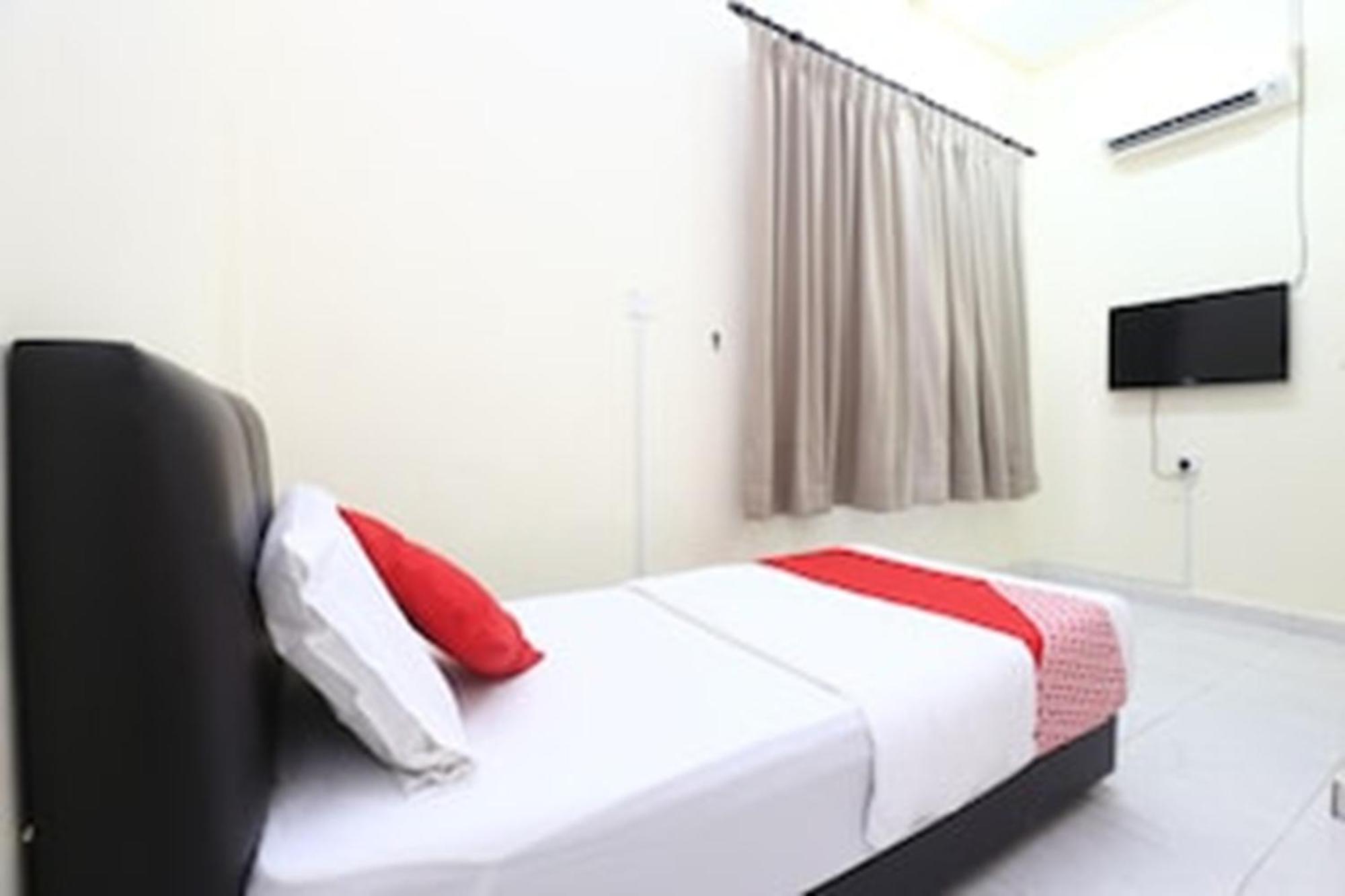 Super Oyo 89640 Hotel Pelangi Marang Exterior foto