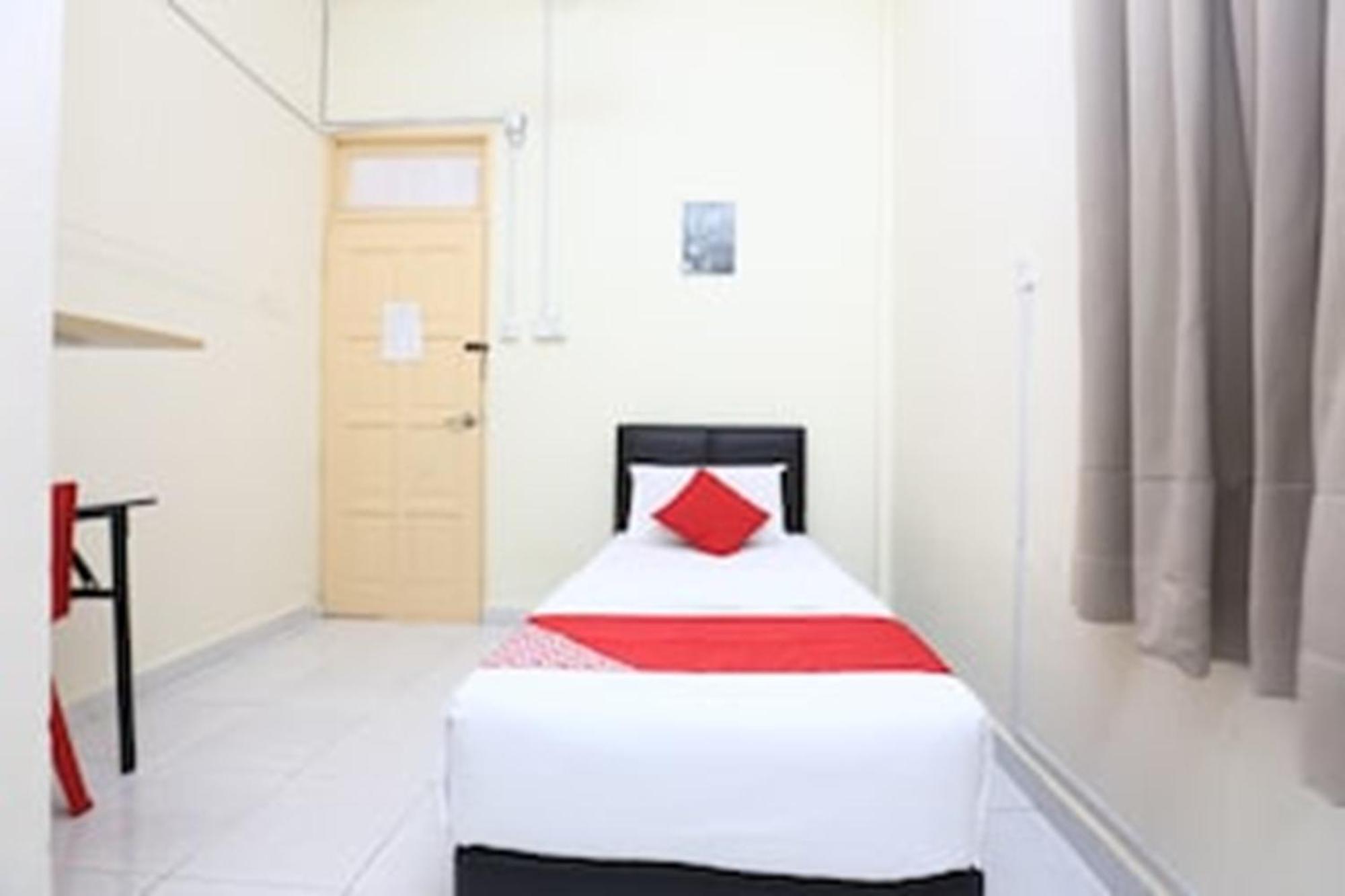 Super Oyo 89640 Hotel Pelangi Marang Exterior foto
